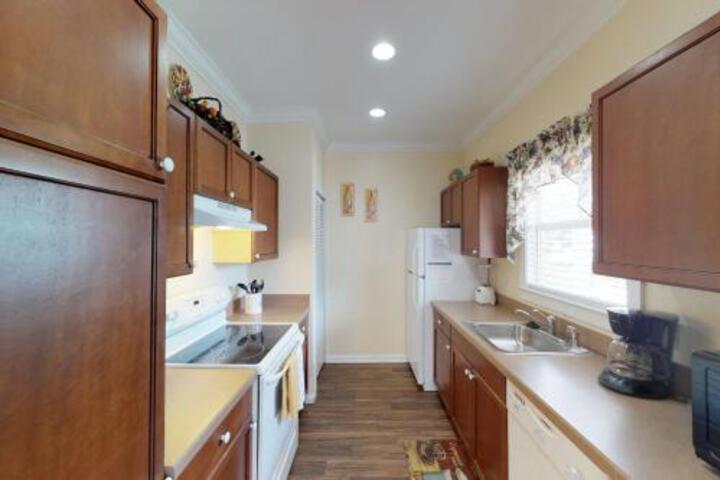 Hemingway Hideaway - thumb 5