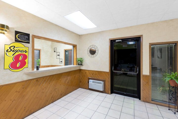 Super 8 By Wyndham Algona - thumb 2
