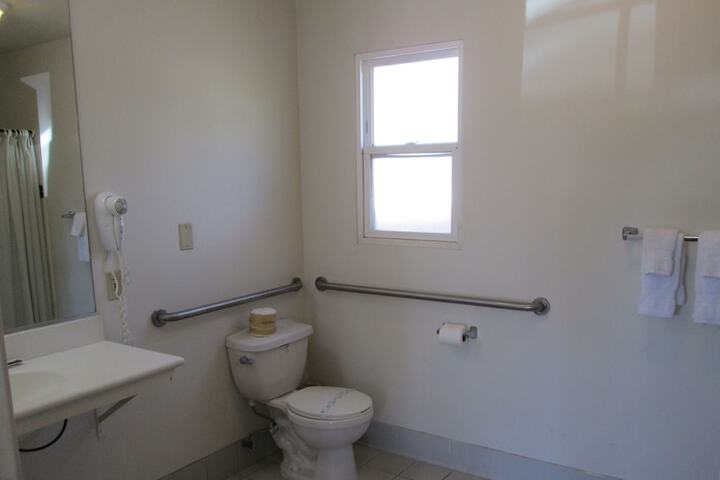 Town And Country Inn - thumb 3