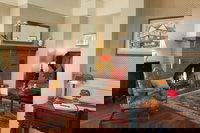 Cheshire Cat Inn  Cottages