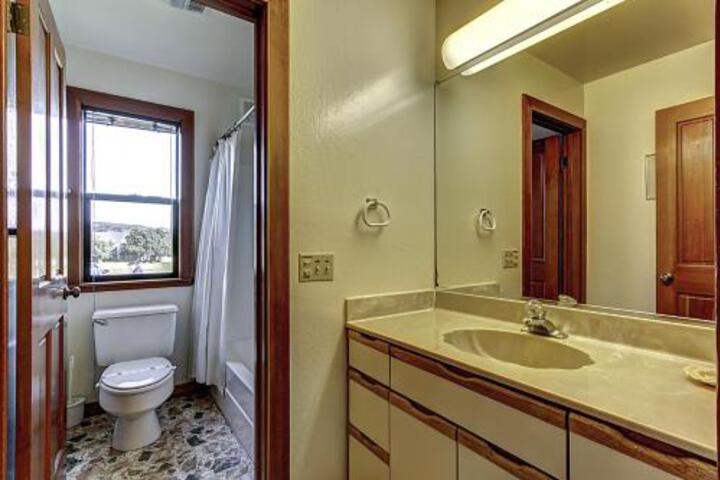 Noyes Retreat - thumb 2