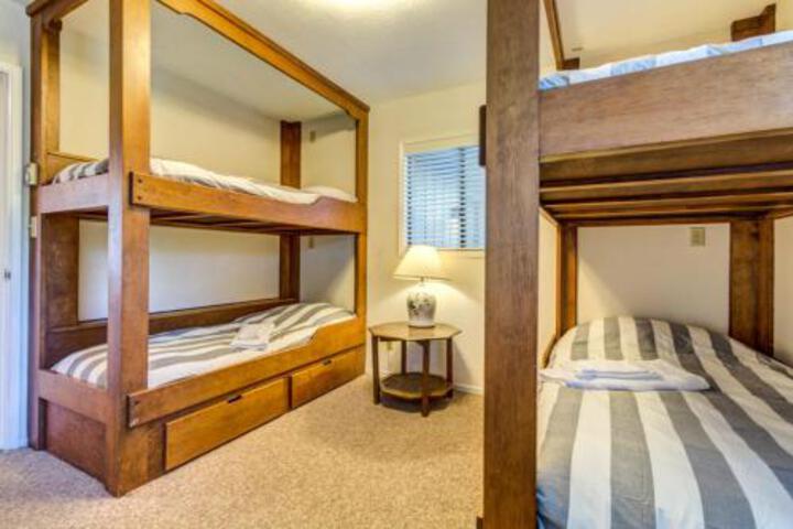 Comstock Retreat - thumb 3