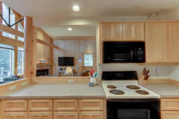 Eagle Crest Family Friendly Chalet - thumb 1