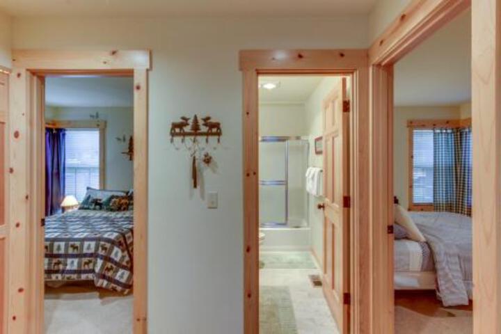 Eagle Crest Family Friendly Chalet - thumb 3