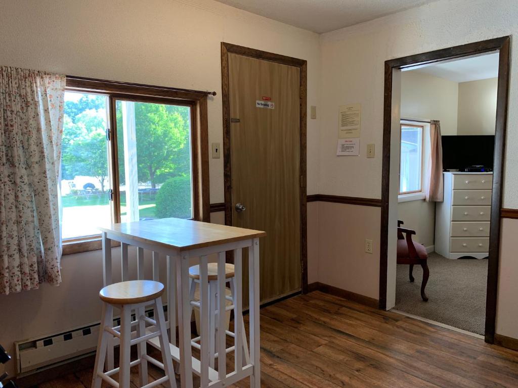 Green Acres Motel - thumb 6