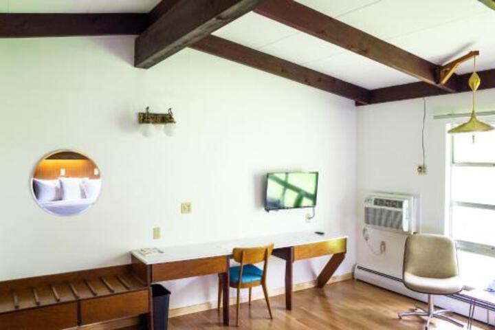 The Grayhaven Motel - thumb 1