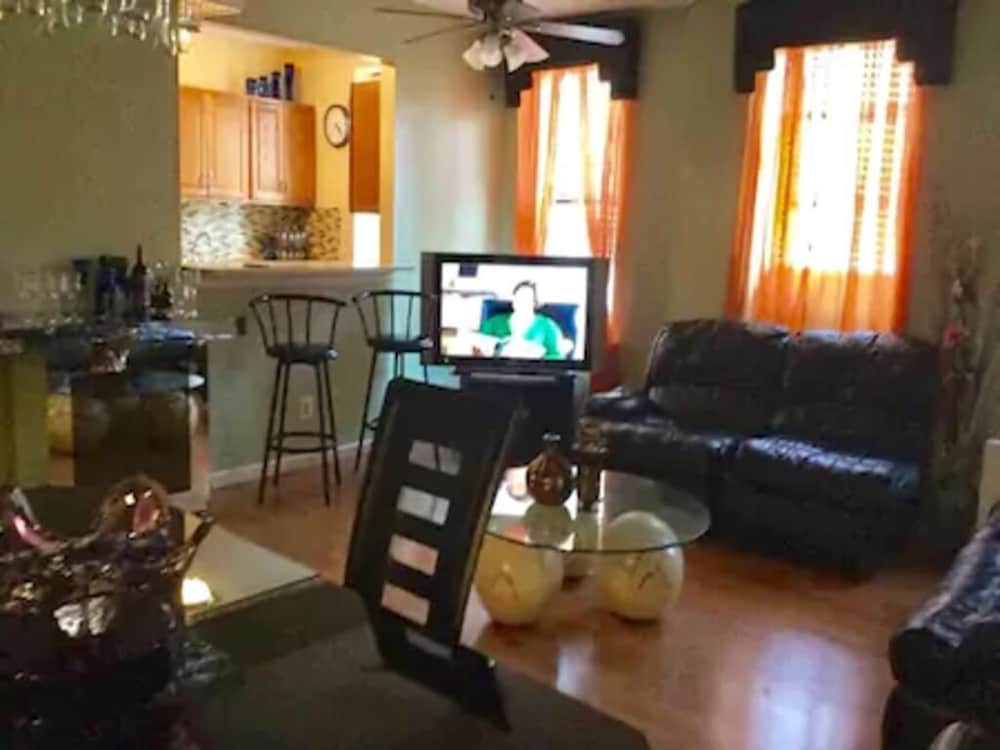 Two Bedroom Apartment Located In Inwood In Upper Manhattan - thumb 4