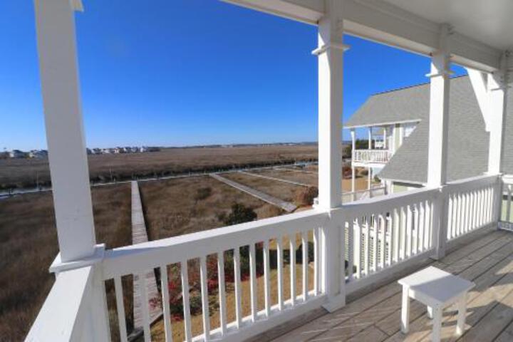 HOOK WINE & SINKER At PIRATES COVE - thumb 6