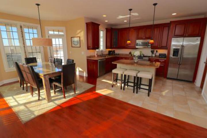 HOOK WINE & SINKER At PIRATES COVE - thumb 1