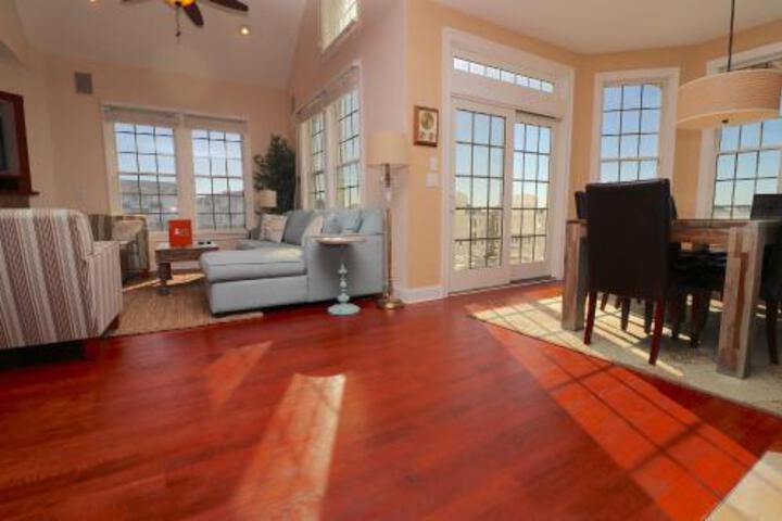 HOOK WINE & SINKER At PIRATES COVE - thumb 4