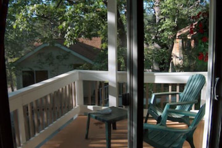 Giant Oaks Lodge - thumb 0