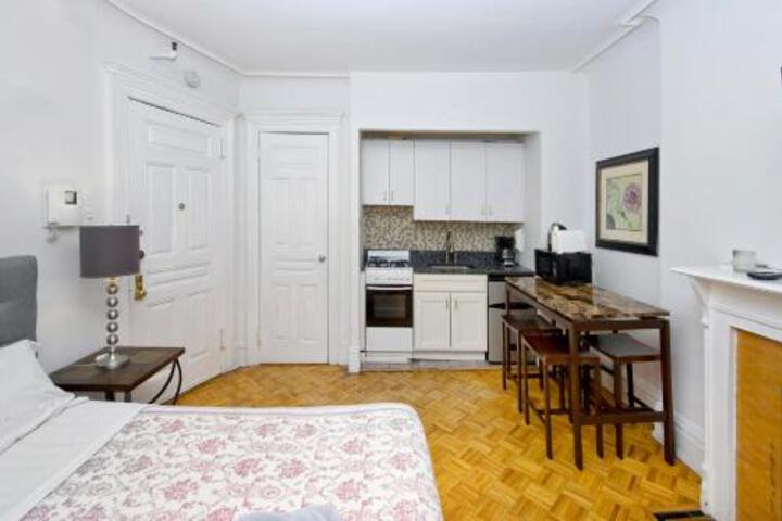 Modern Midtown East Apartments In NYC - thumb 4