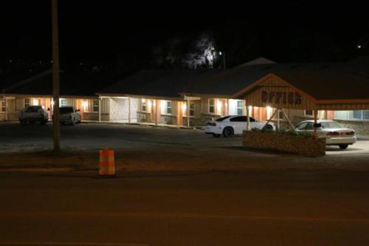 Village Inn - thumb 2