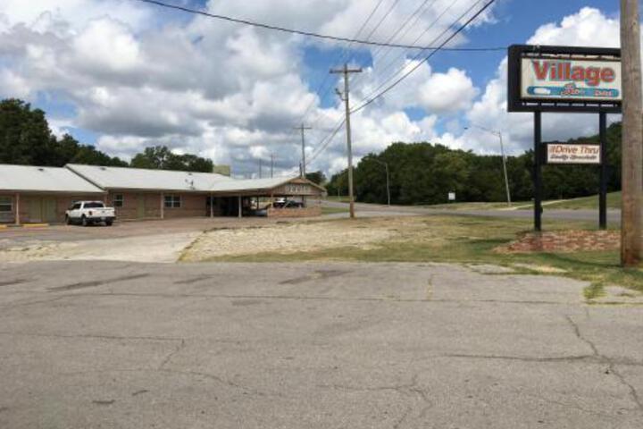 Village Inn - thumb 0