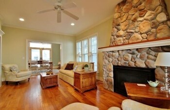 43 Janes 4 Bedroom Home - thumb 4