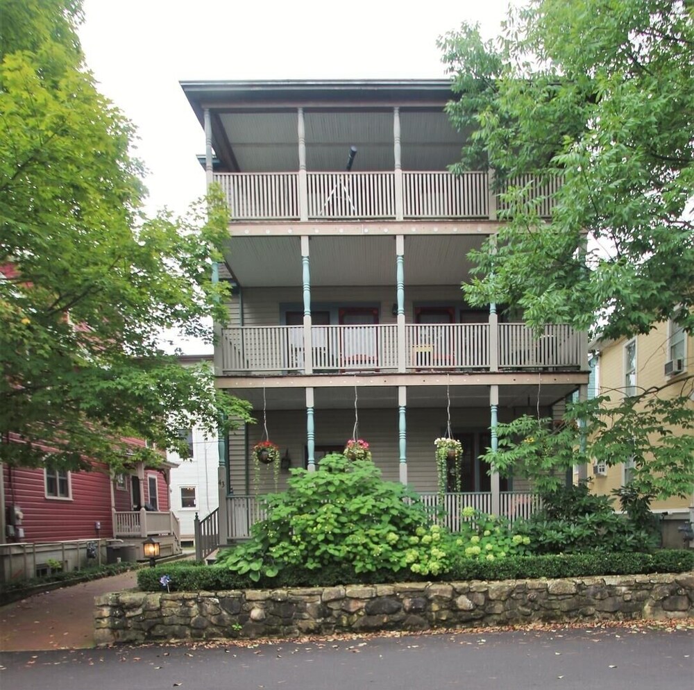 43 Janes 4 Bedroom Home - thumb 0