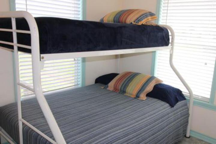 Yellow House - thumb 6