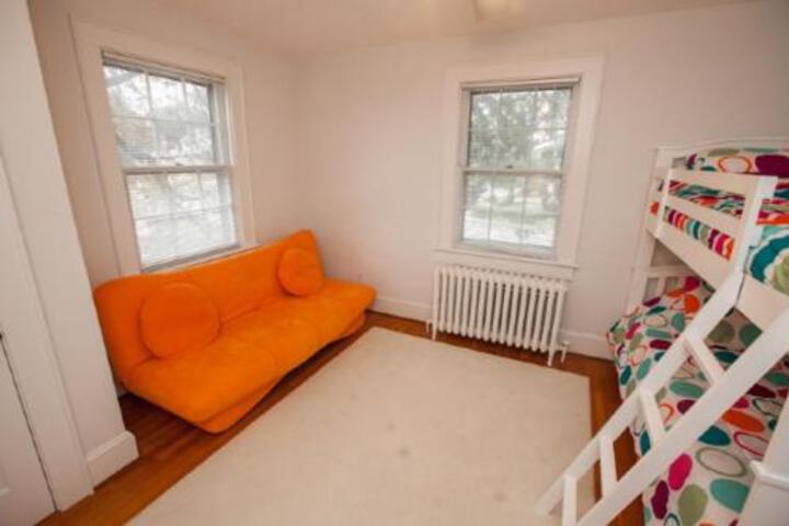 23rd Street White House - thumb 0