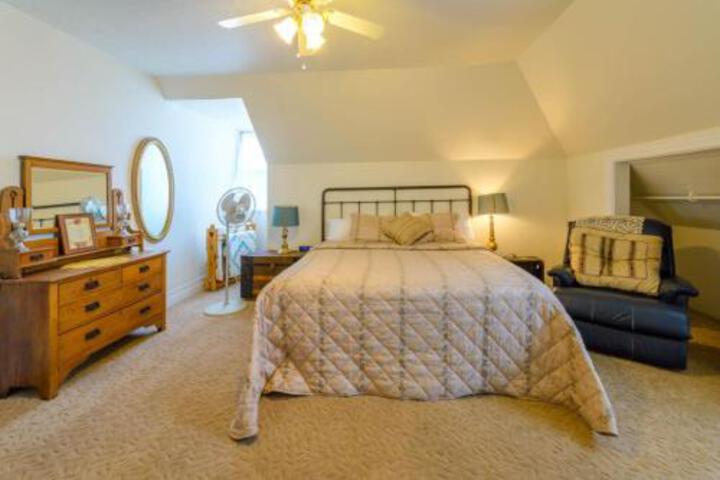 Heywood Heritage Home - thumb 2