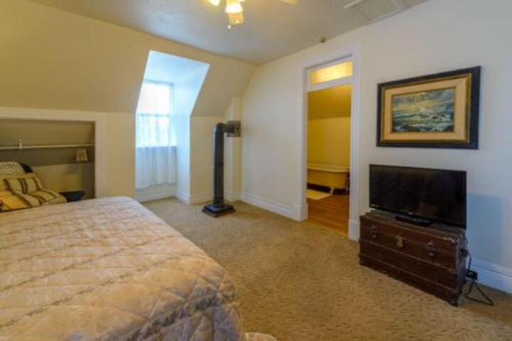 Heywood Heritage Home - thumb 4