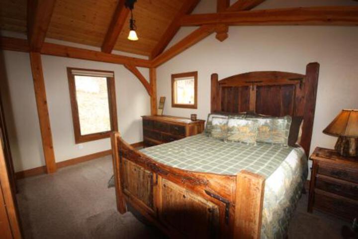 100 Crown Drive Home - thumb 2