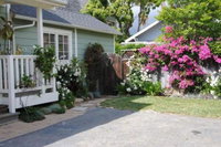 Downtown Quanit Cottage