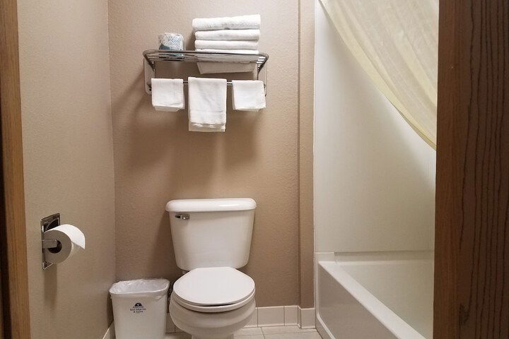 Americas Best Value Inn & Suites Bismarck - thumb 7