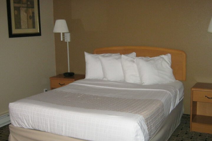 Americas Best Value Inn & Suites Bismarck - thumb 6