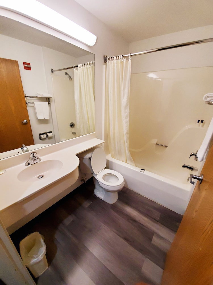 Americas Best Value Inn & Suites Racine - thumb 5