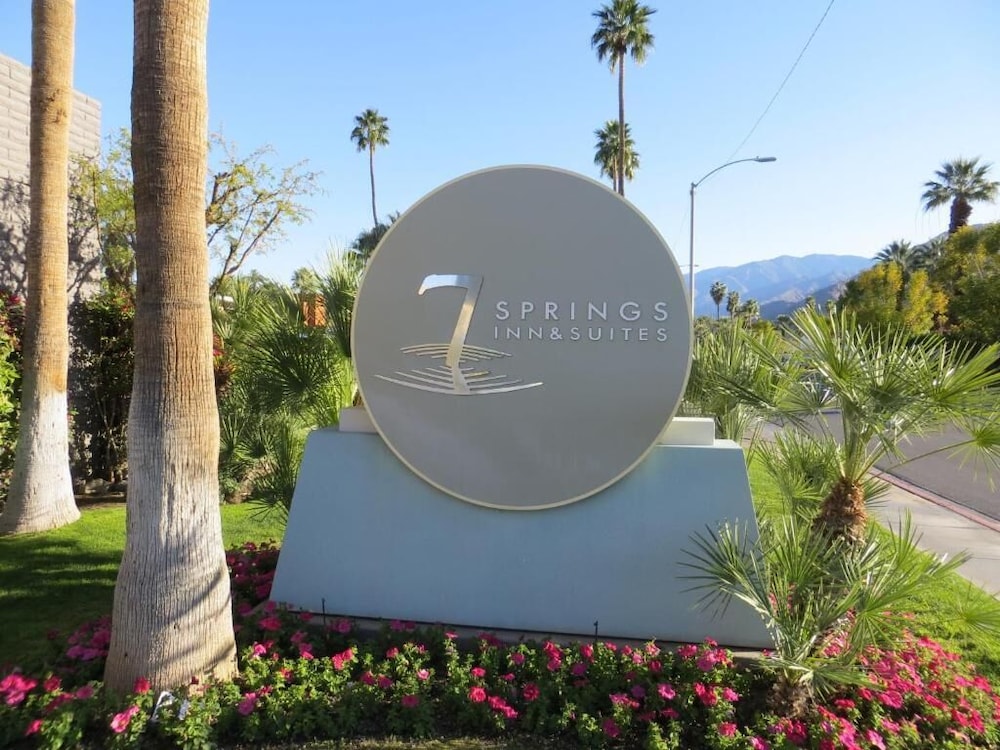 7 Springs Inn & Suites - thumb 2