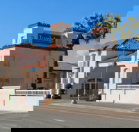 Travelodge by Wyndham Redding CA - Students Accommodation