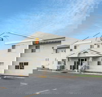 Super 8 by Wyndham Hamilton - Tourism Bookings