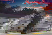 Super 8 by Wyndham Independence