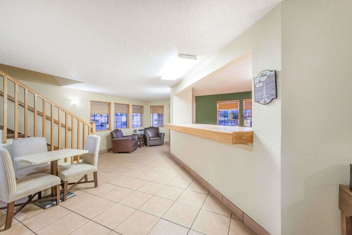 Super 8 By Wyndham Canon City - thumb 2