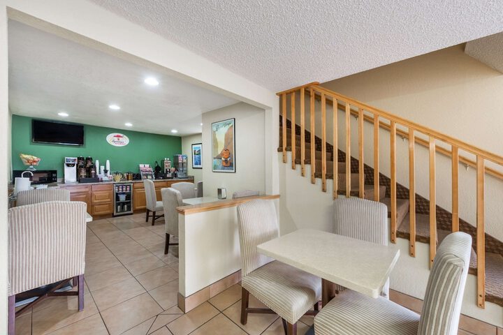 Super 8 By Wyndham Canon City - thumb 1