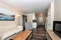 Beach Cottage Sand Suite 2 bd / 1 bth condo 1 block from beach