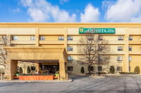 La Quinta Inn  Suites by Wyndham Chicago Tinley Park