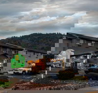 La Quinta Inn  Suites by Wyndham Grants Pass - Tourism Bookings