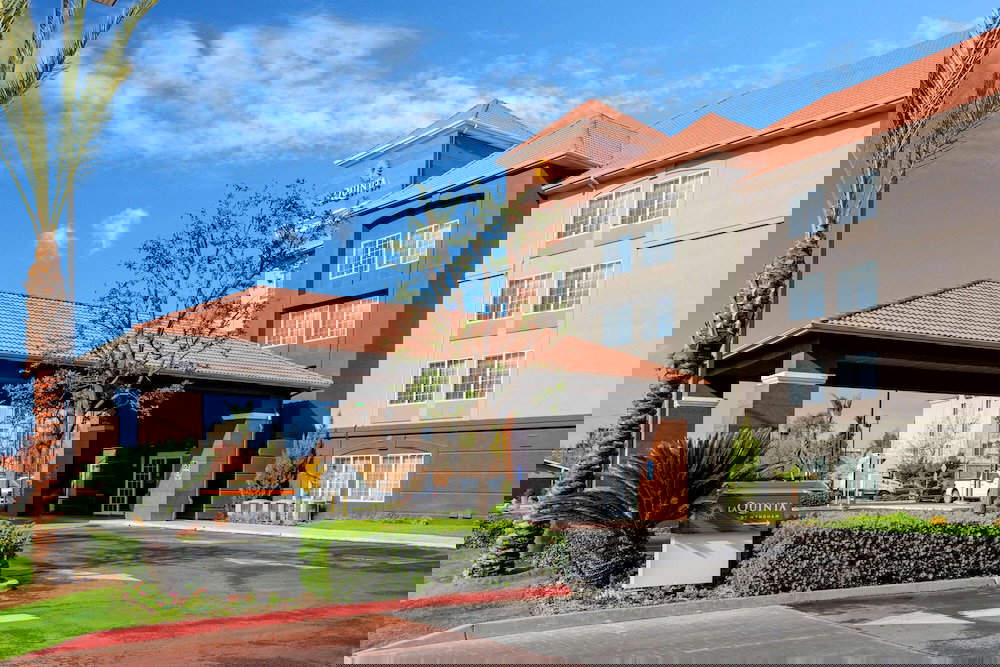 La Quinta Inn & Suites By Wyndham Fresno Riverpark - thumb 2