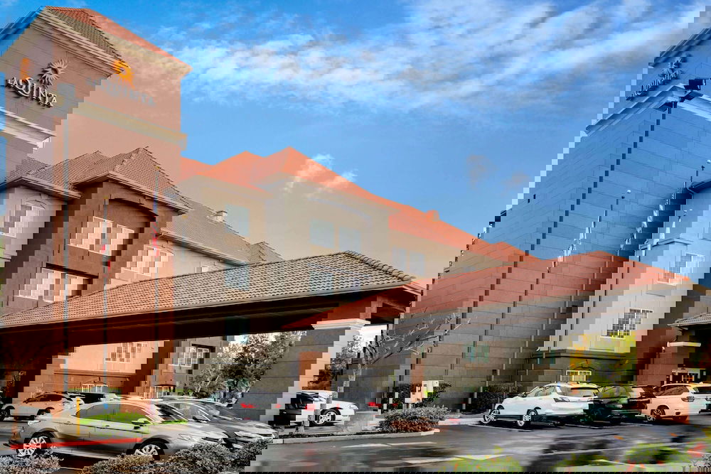 La Quinta Inn & Suites By Wyndham Fresno Riverpark - thumb 0