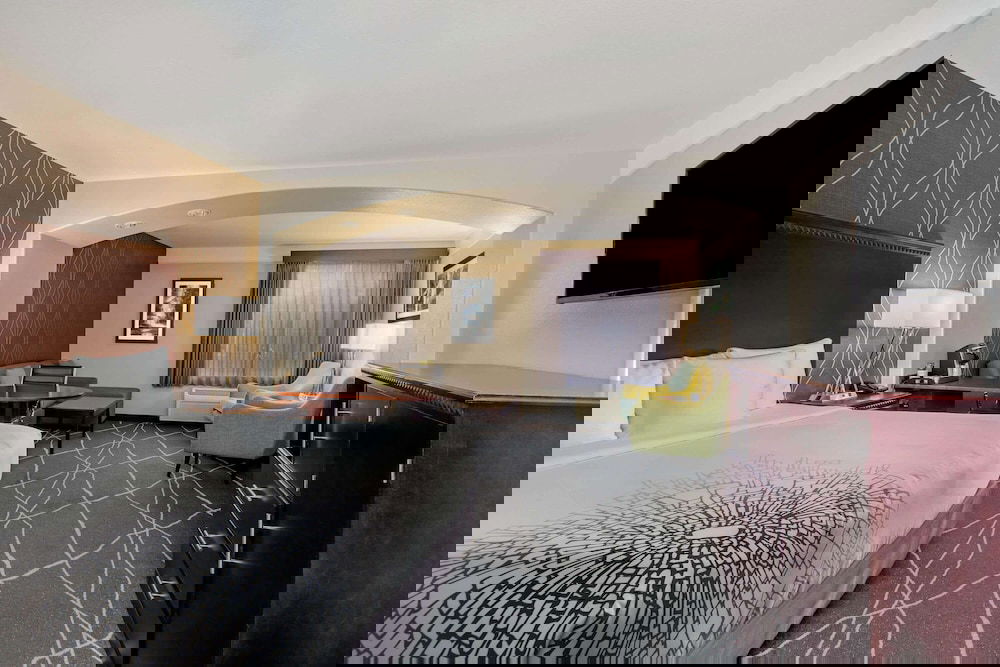 La Quinta Inn & Suites By Wyndham Fresno Riverpark - thumb 6