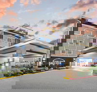 La Quinta Inn  Suites by Wyndham Paris - Tourism Bookings