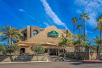 La Quinta Inn  Suites by Wyndham Carlsbad - Legoland Area