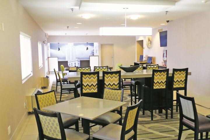 La Quinta Inn By Wyndham Lincoln - thumb 7