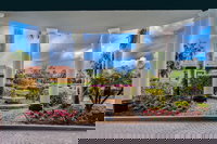 La Quinta Inn  Suites by Wyndham Naples Downtown