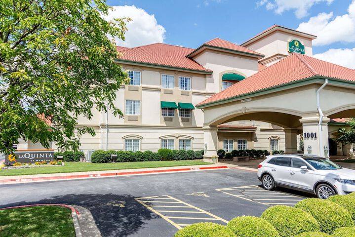La Quinta Inn & Suites By Wyndham Bentonville - thumb 1