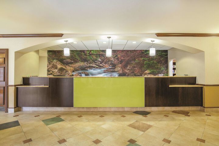 La Quinta Inn & Suites By Wyndham Bentonville - thumb 5