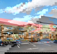 La Quinta Inn  Suites by Wyndham Fort Myers Airport - Tourism Bookings