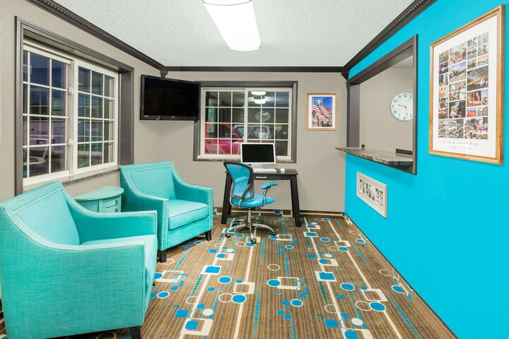 Super 8 By Wyndham Spencer - thumb 4