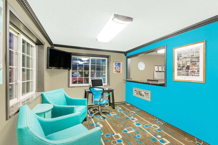 Super 8 By Wyndham Spencer - thumb 2